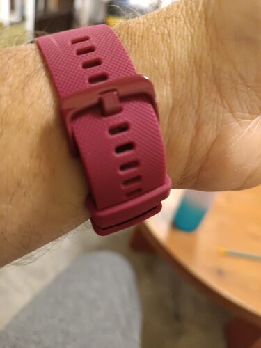 Click to view full screen רצועת סיליקון בורדו עם אבזם Quick Release 22mm photo review