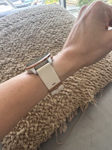 רצועת סיליקון Beige עם אבזם Quick Release 20mm Rose Gold photo review